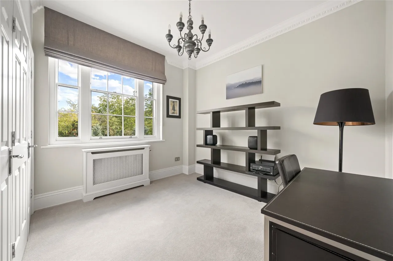 High Street, Esher, KT10, photo 11