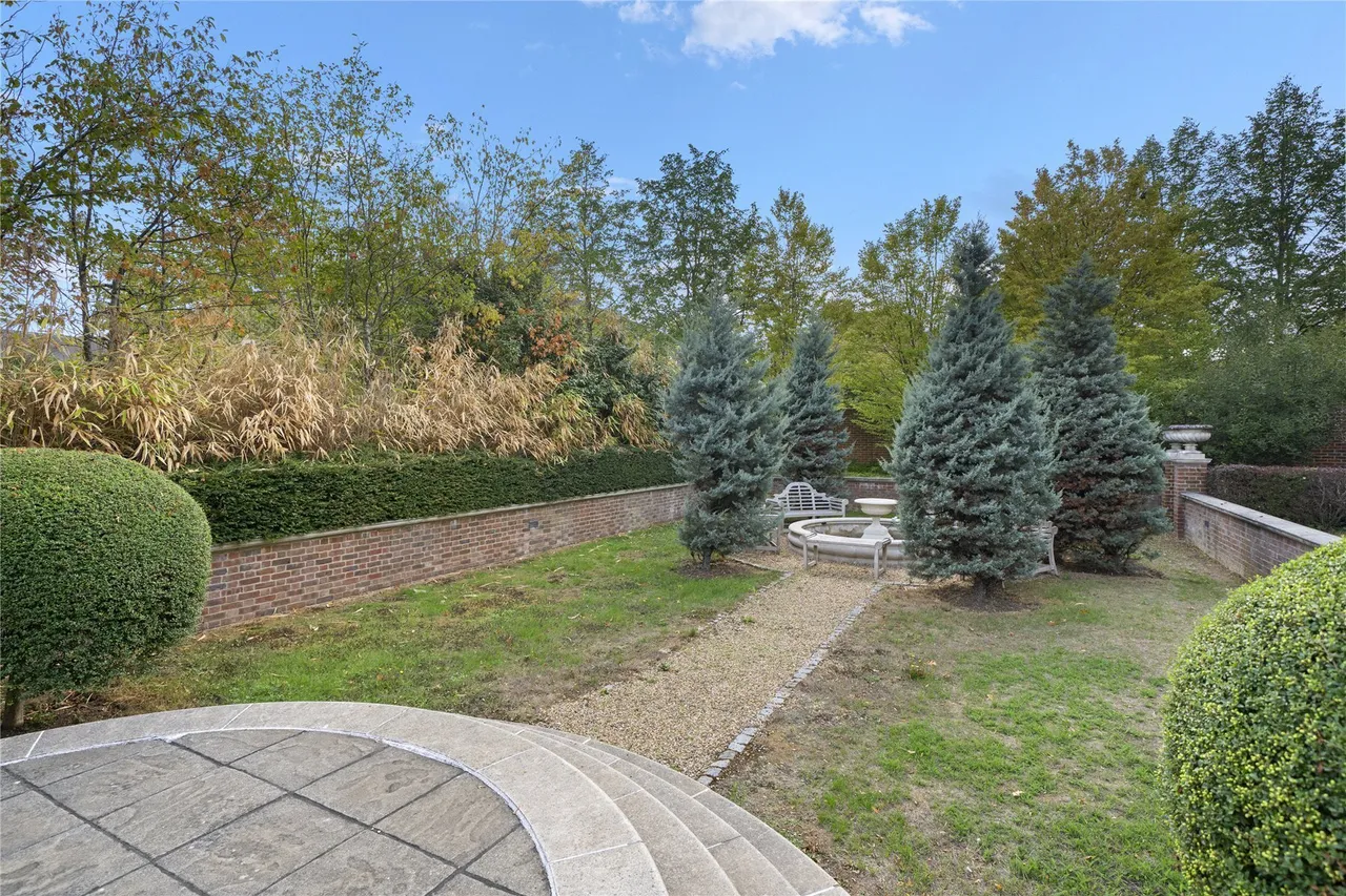 High Street, Esher, KT10, photo 18