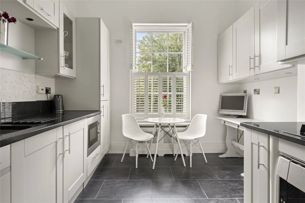 High Street, Esher, KT10, photo 6