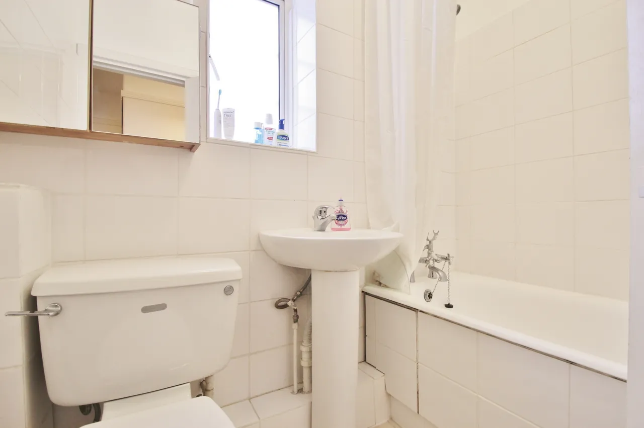 Hammersmith Road, Hammersmith, W6, photo 6