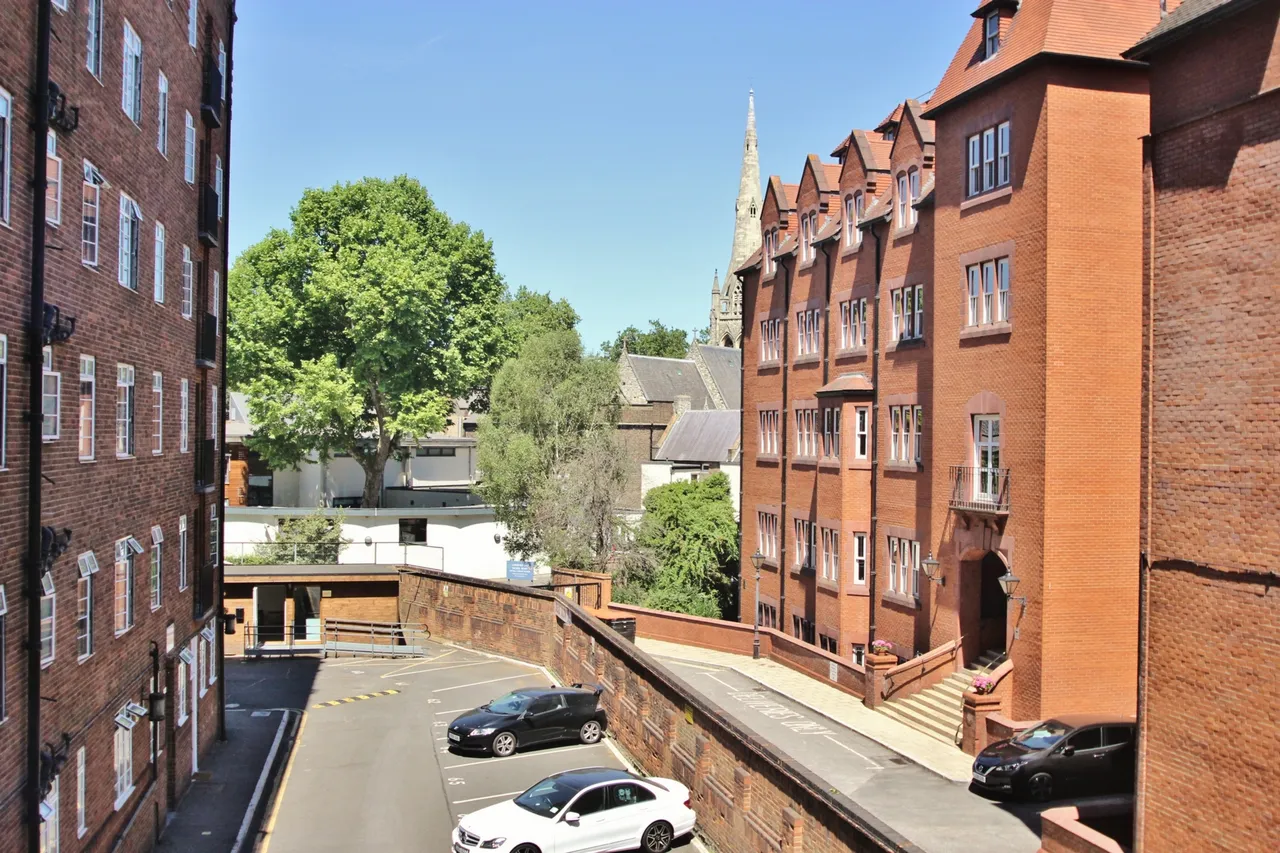 Hammersmith Road, Hammersmith, W6, photo 4