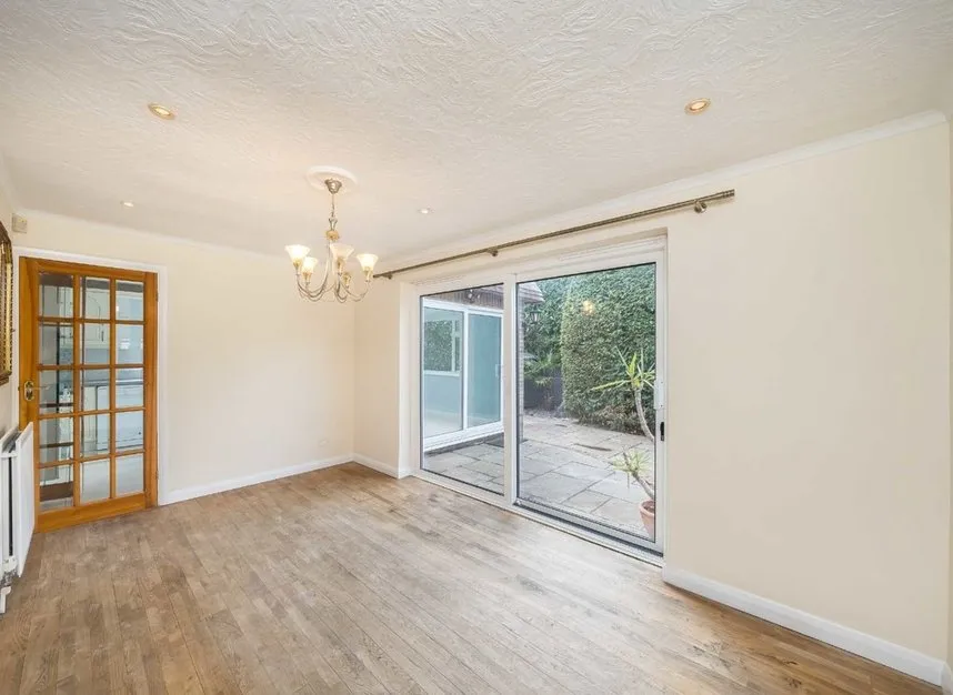Elizabeth Gardens, Sunbury-On-Thames, TW16, photo 8