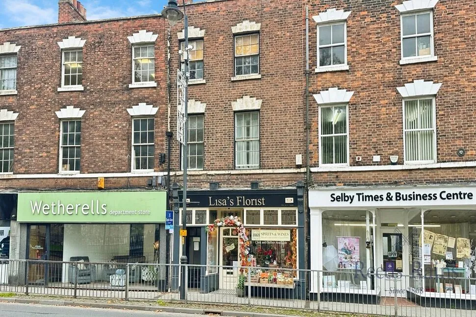 1 bed flat for sale — The Crescent, Selby, North Yorkshire, YO8