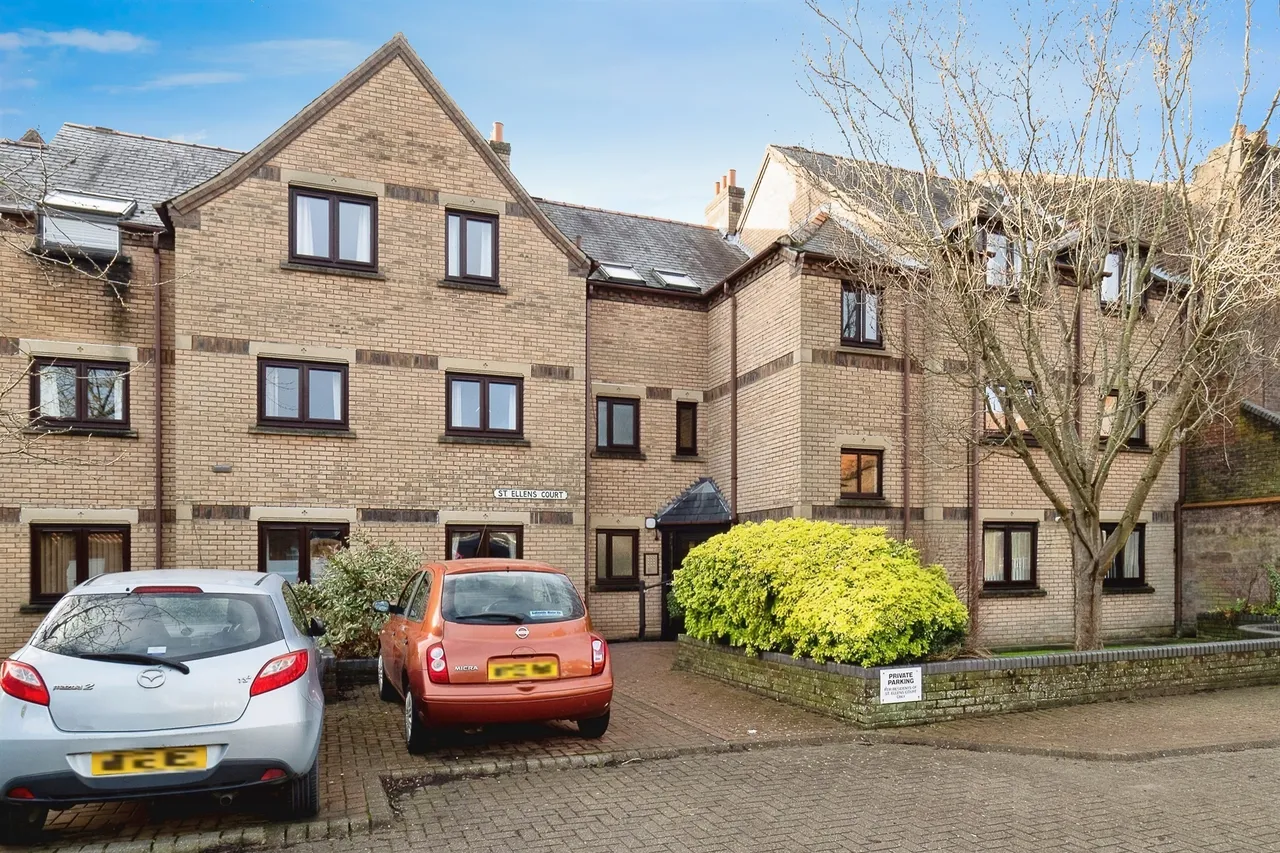 2 bed flat for sale — St. Ellens Court, Beverley