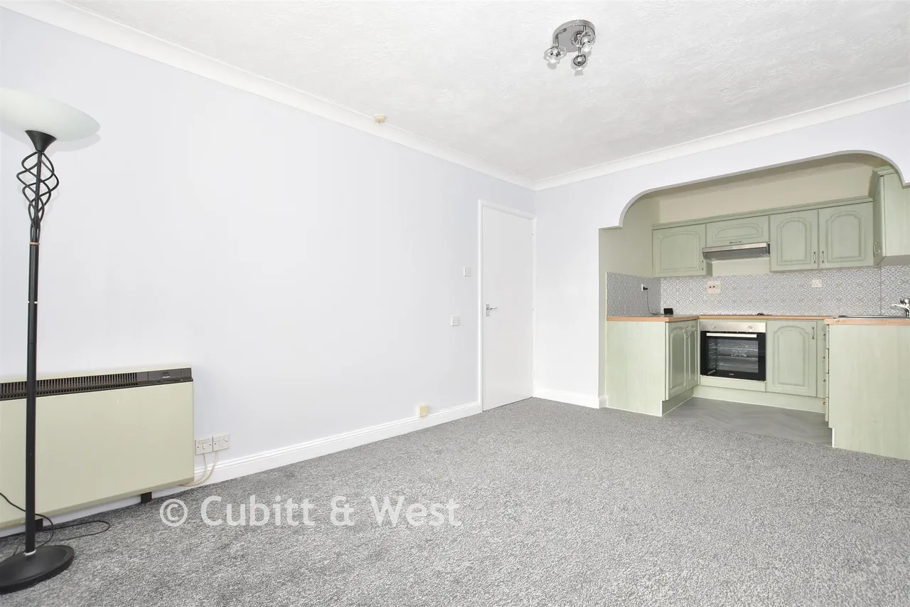 Brighton Road, Crawley, RH11, photo 6
