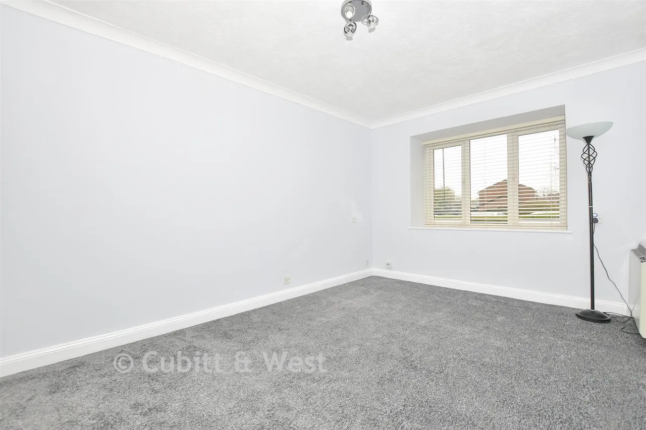 Brighton Road, Crawley, RH11, photo 8