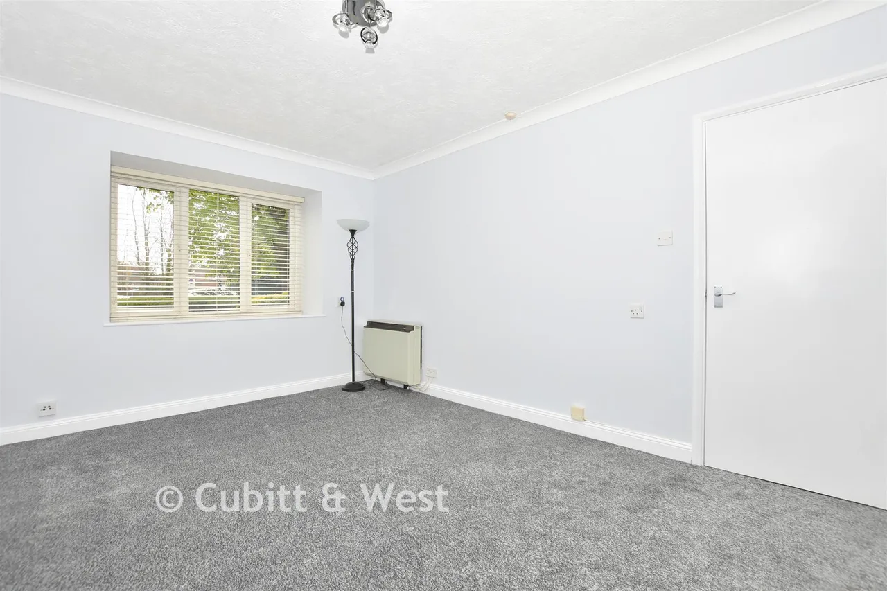 Brighton Road, Crawley, RH11, photo 5