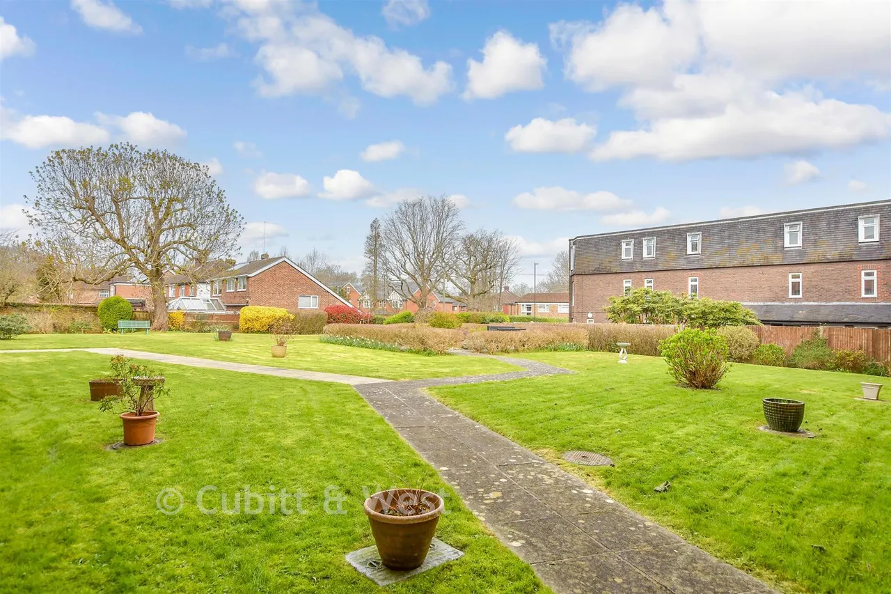 Brighton Road, Crawley, RH11, photo 15