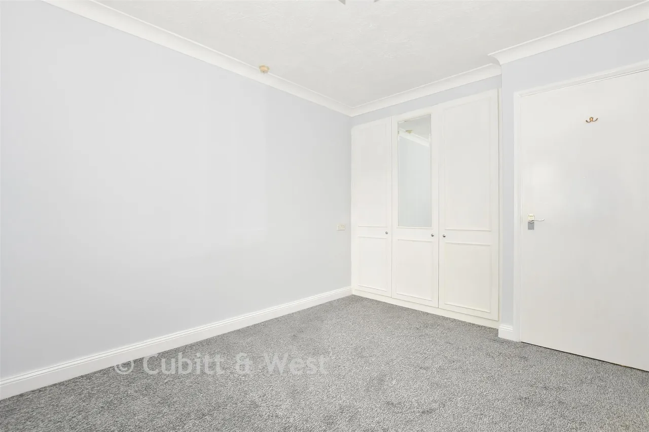 Brighton Road, Crawley, RH11, photo 12