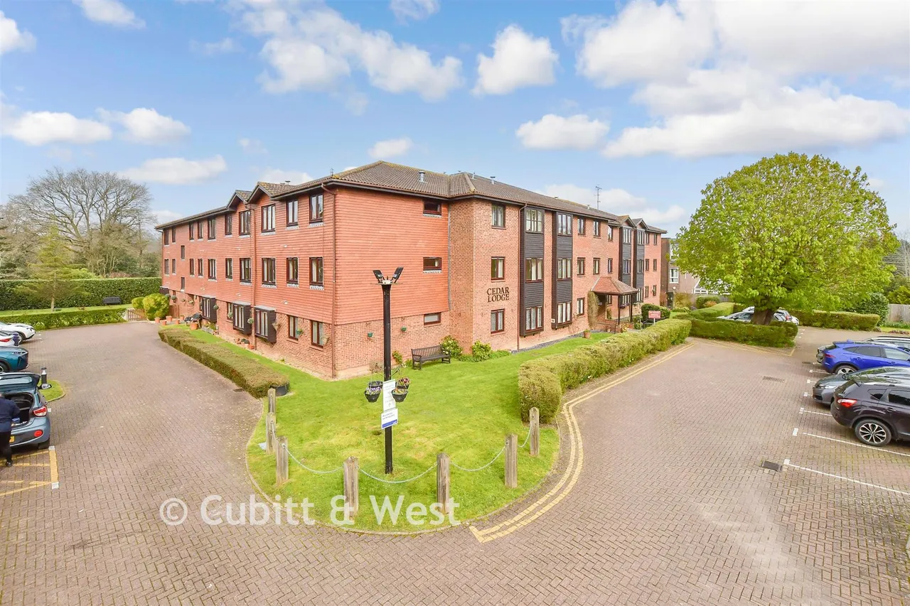 Brighton Road, Crawley, RH11, photo 2