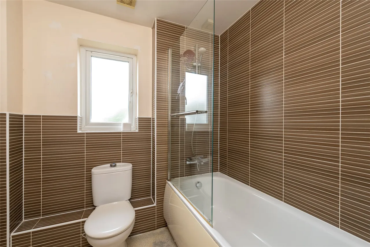 Top Fair Furlong, Redhouse Park, MK14, photo 9