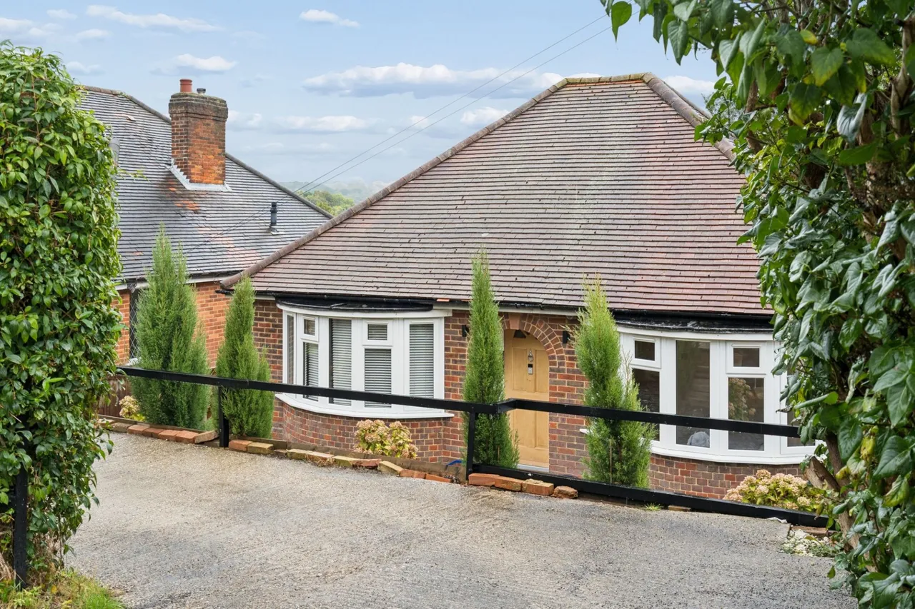 2 bed house for sale, Hatters Lane, High Wycombe, HP13