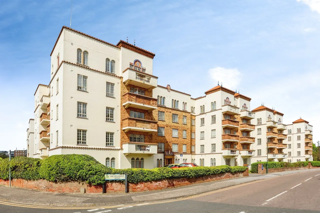 1 bed flat for sale — Sea Road, Bournemouth