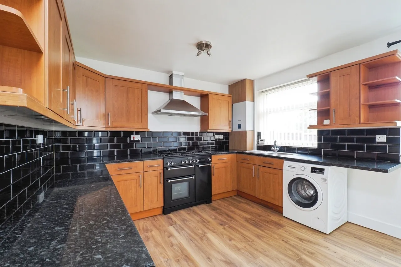 Granton Avenue, Clifton, Nottingham, NG11, photo 2