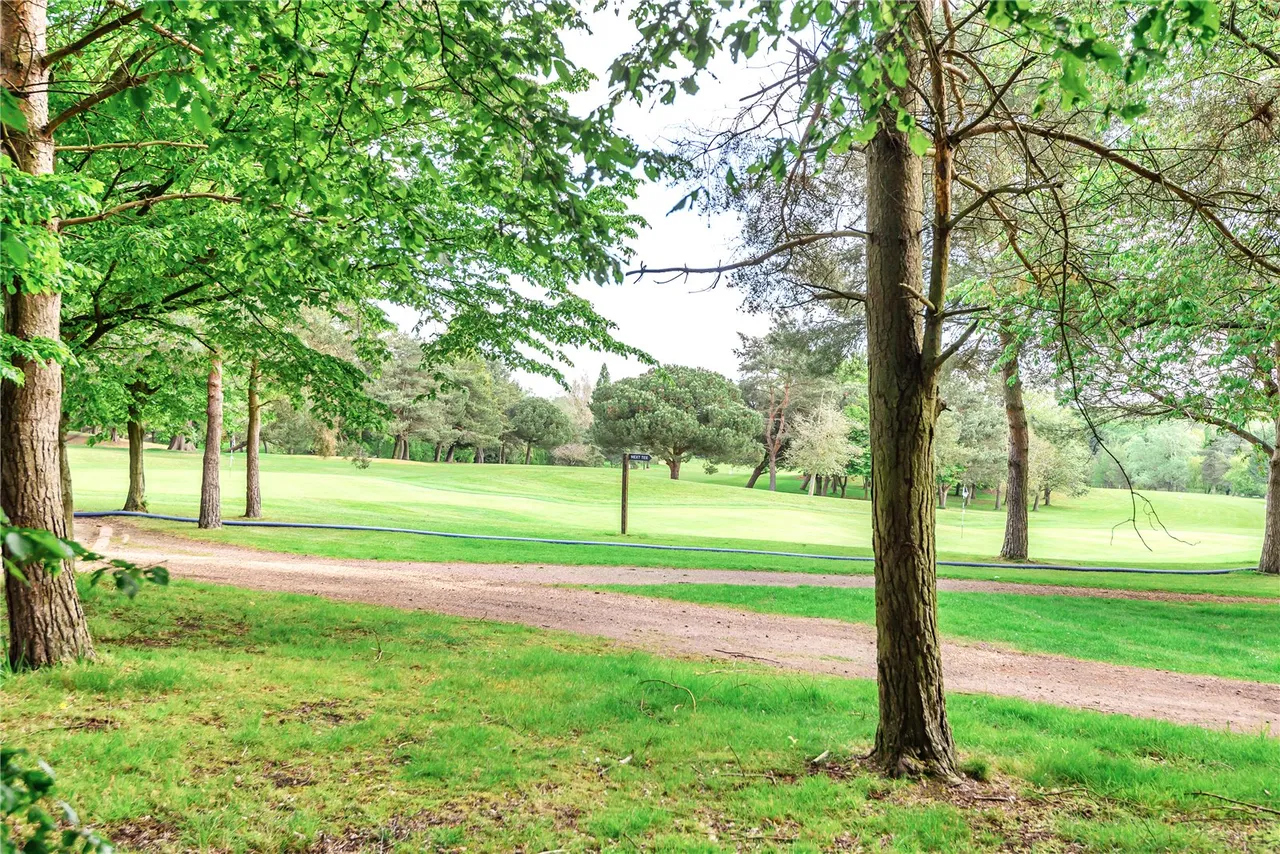 Bedwell Park, Cucumber Lane, Essendon, AL9 6GJ, photo 15