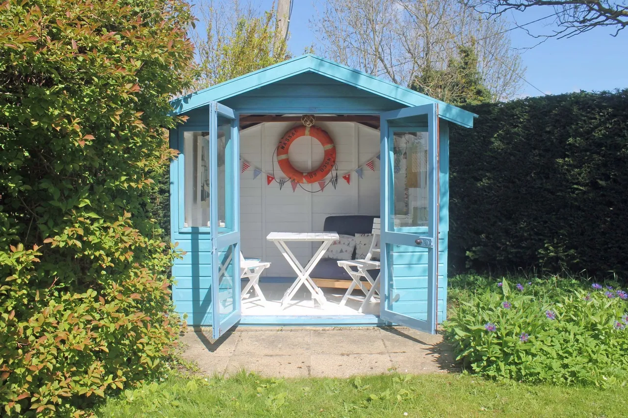 A Characterful Country Home in Hempstead, photo 20