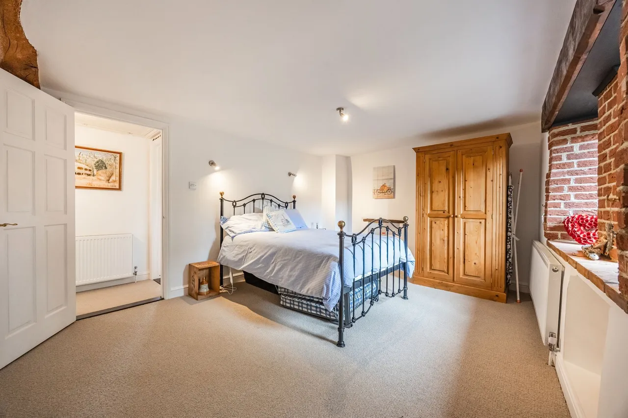 A Characterful Country Home in Hempstead, photo 12