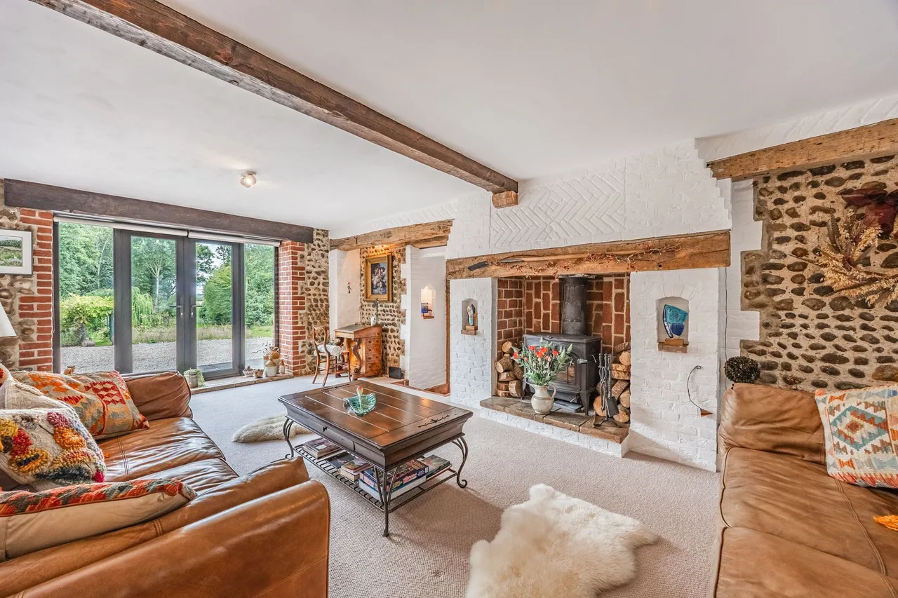 A Characterful Country Home in Hempstead, photo 2