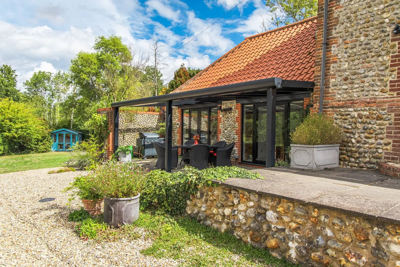 A Characterful Country Home in Hempstead, photo 18