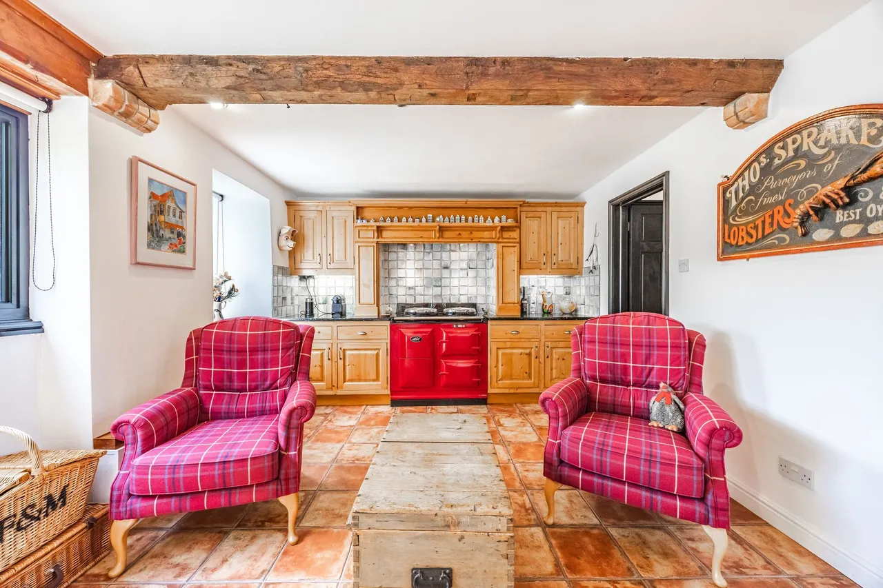 A Characterful Country Home in Hempstead, photo 8