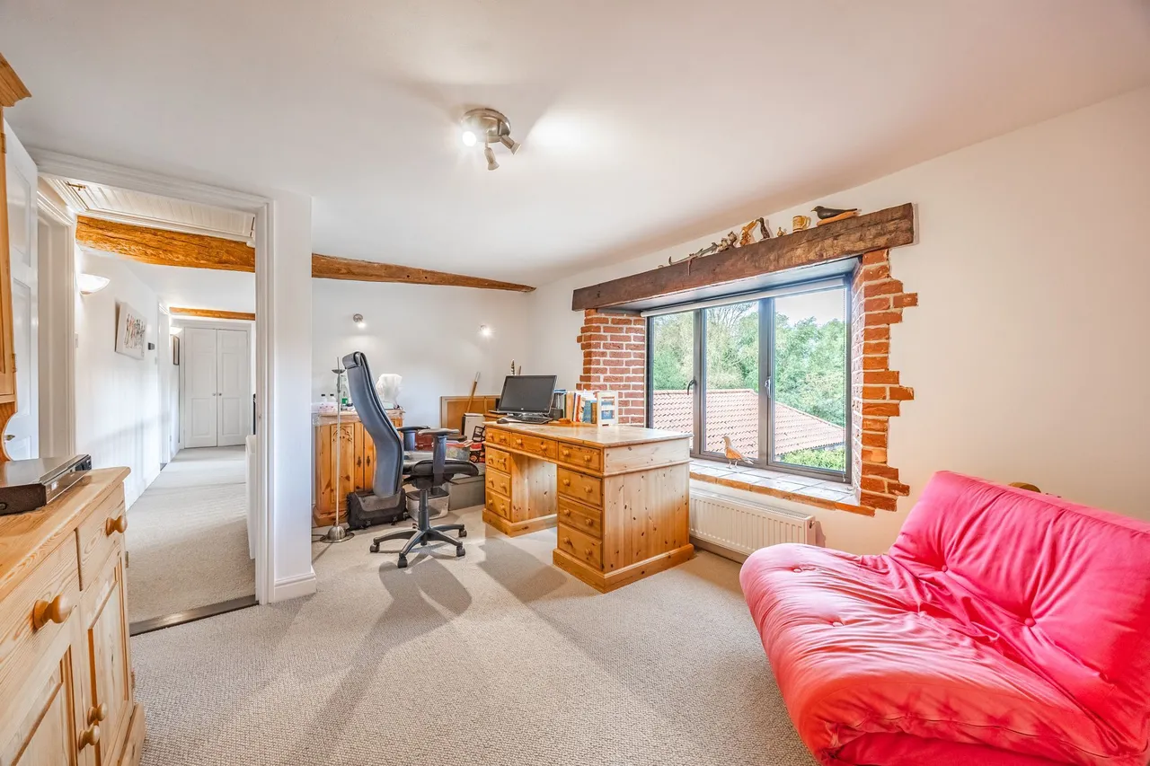 A Characterful Country Home in Hempstead, photo 14