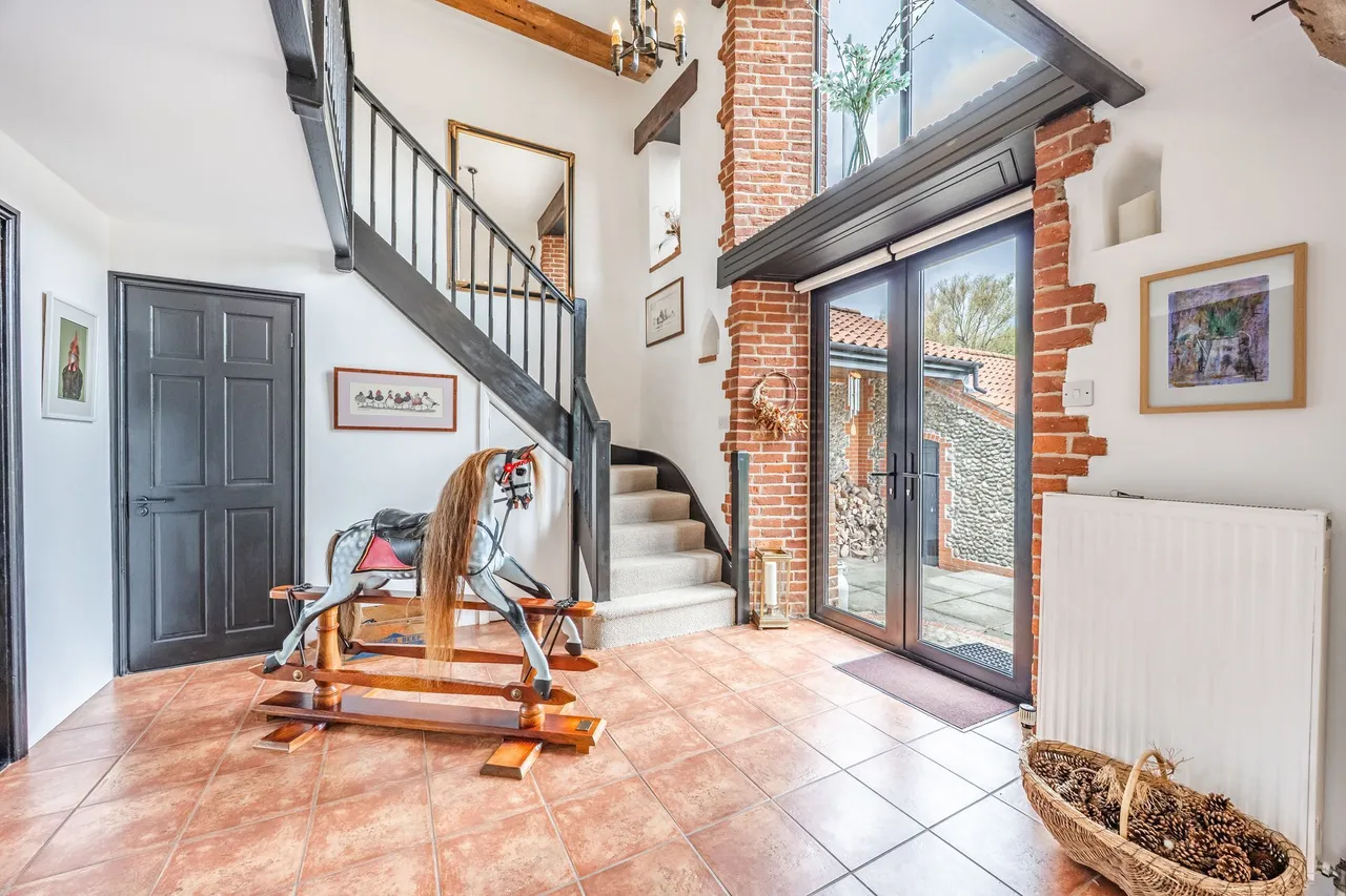 A Characterful Country Home in Hempstead, photo 3