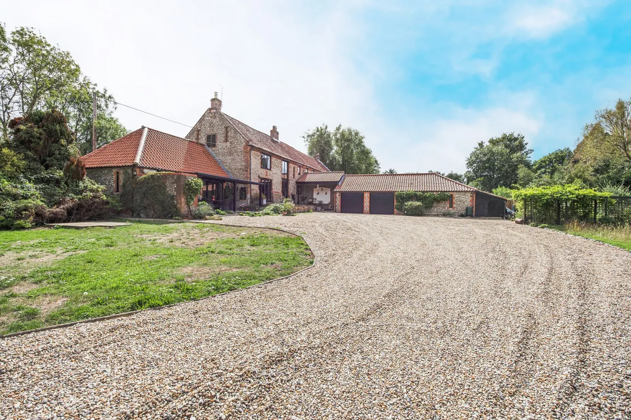 A Characterful Country Home in Hempstead, photo 16