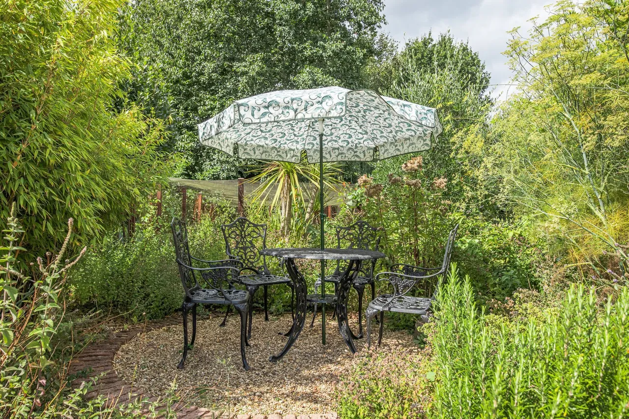 A Characterful Country Home in Hempstead, photo 17