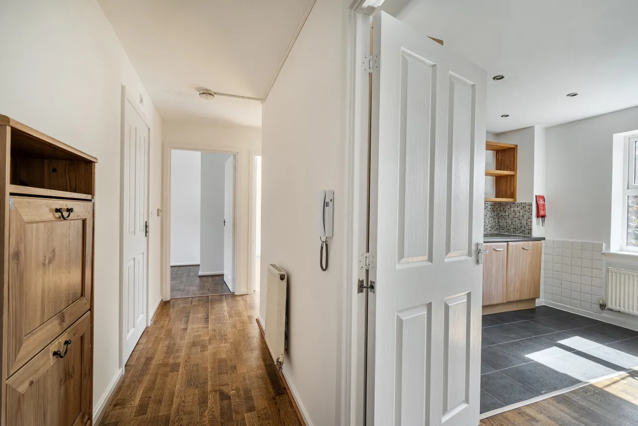 Coppetts Road, London, N10, photo 3