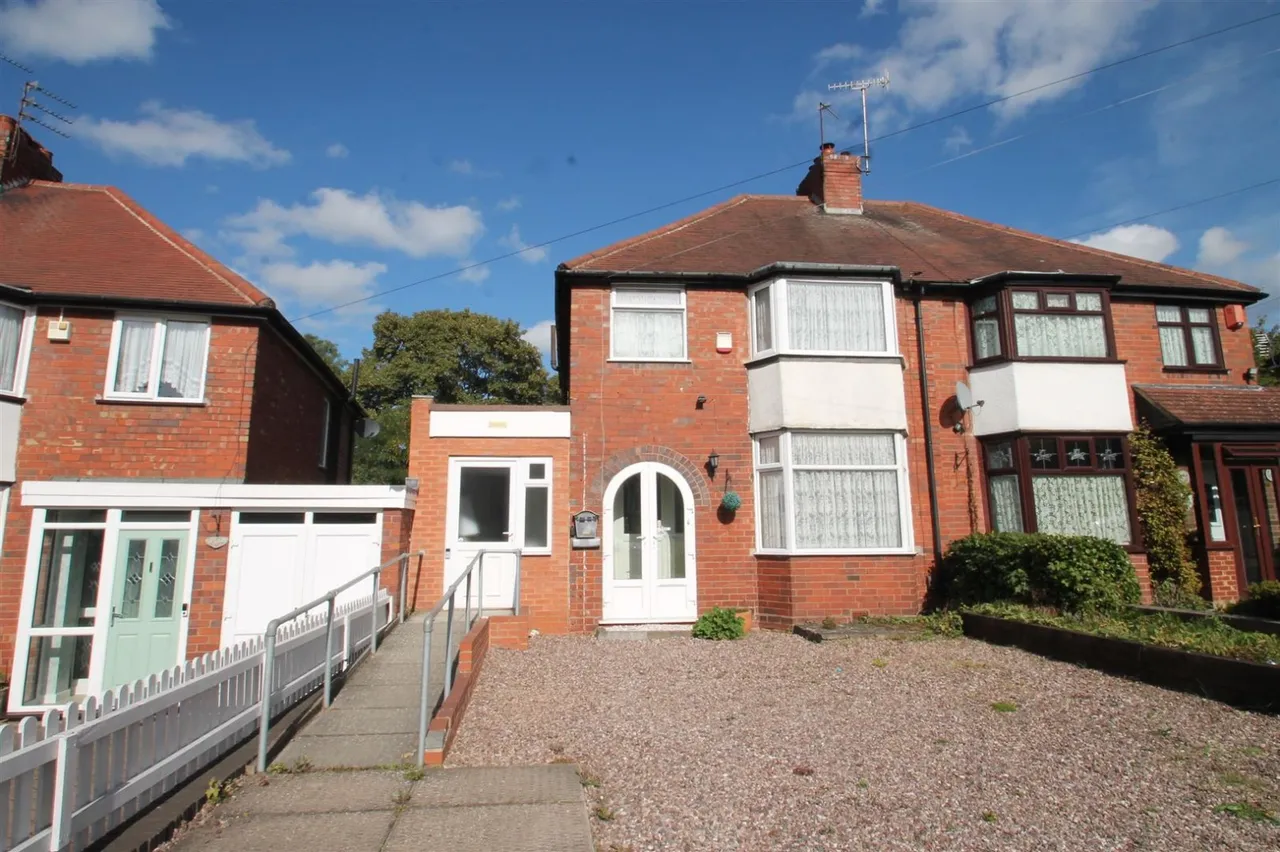 3 bed property for sale, Stourbridge Road, Halesowen
