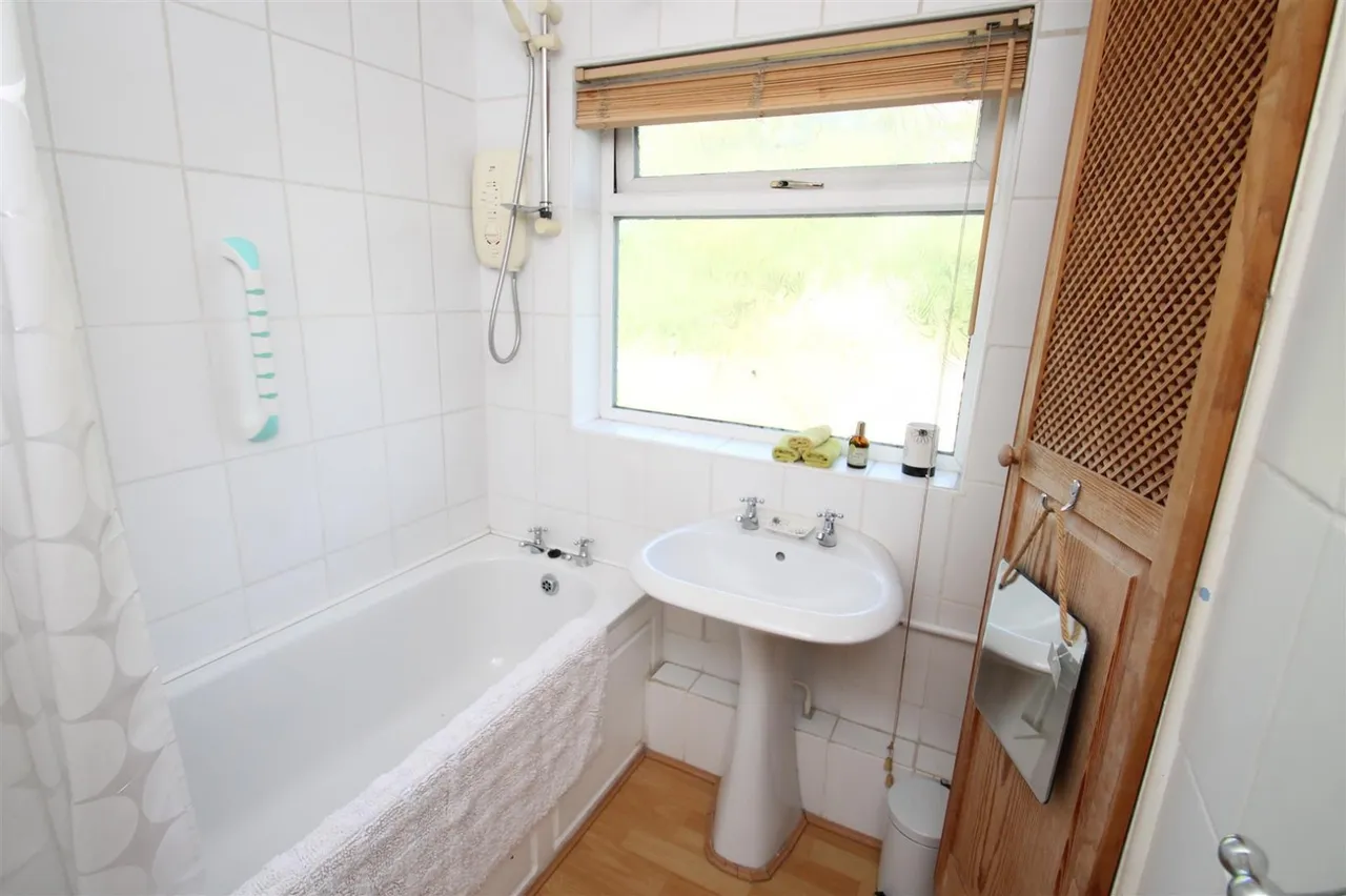 Stourbridge Road, Halesowen, photo 9