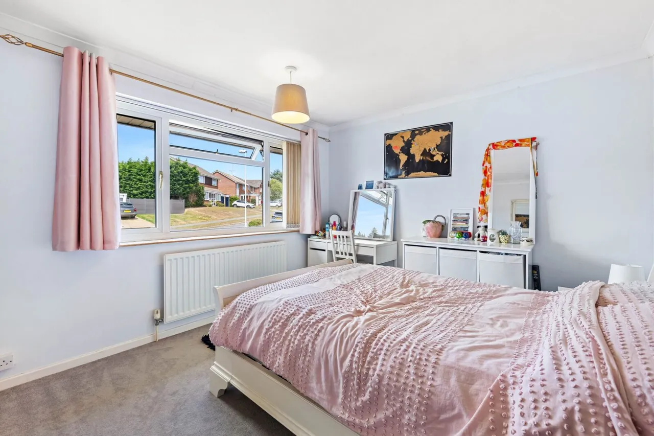 Lancaster Drive, East Grinstead, RH19, photo 16