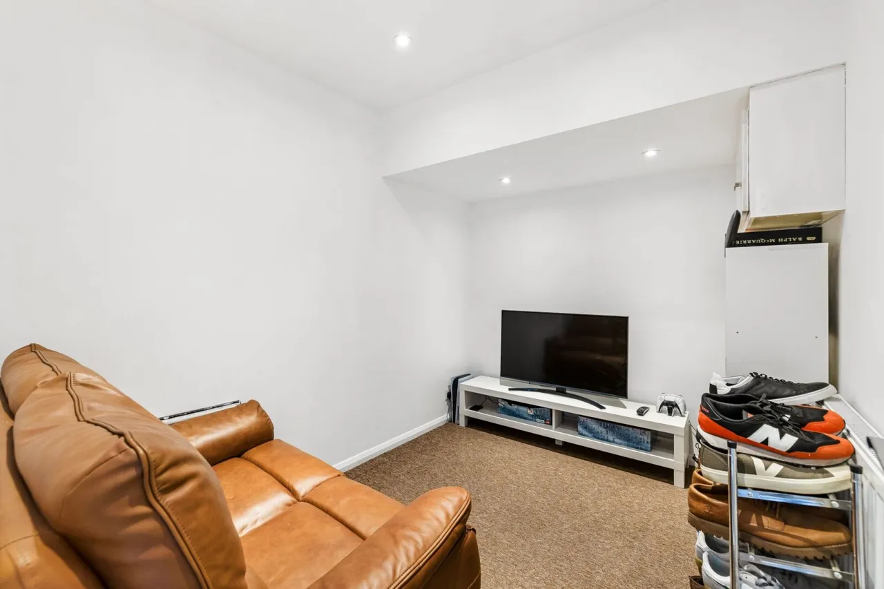 Lancaster Drive, East Grinstead, RH19, photo 11