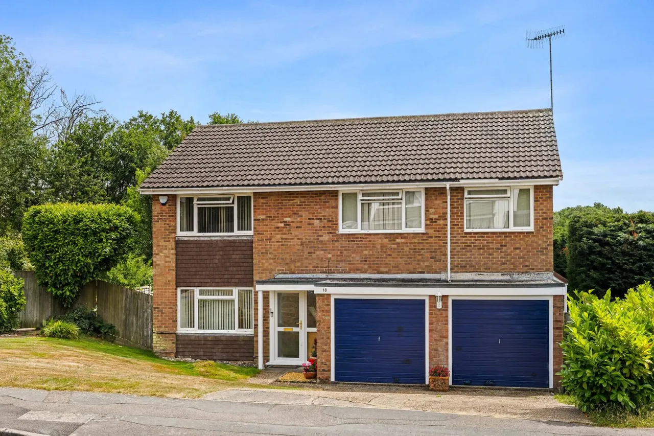 5 bed house for sale, Lancaster Drive, East Grinstead, RH19