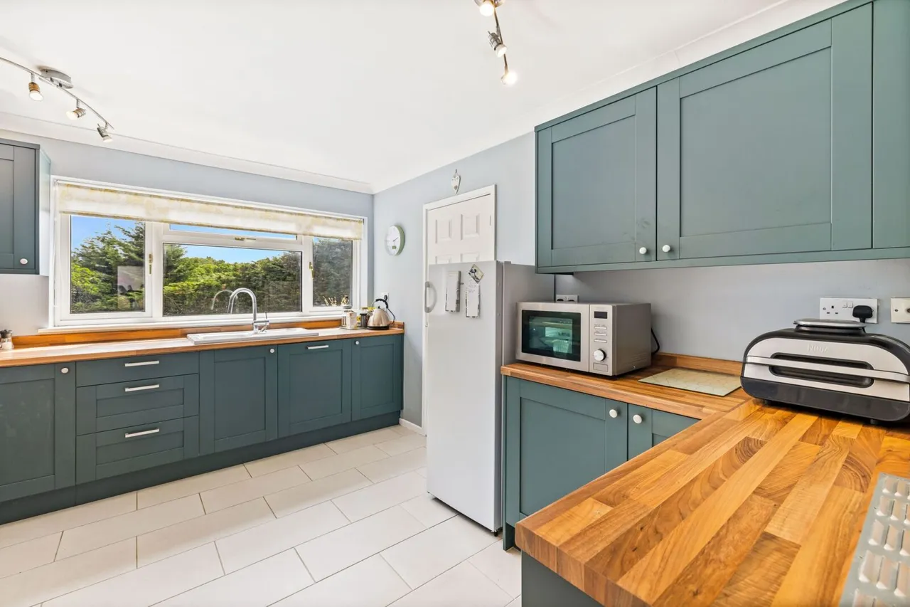 Lancaster Drive, East Grinstead, RH19, photo 6