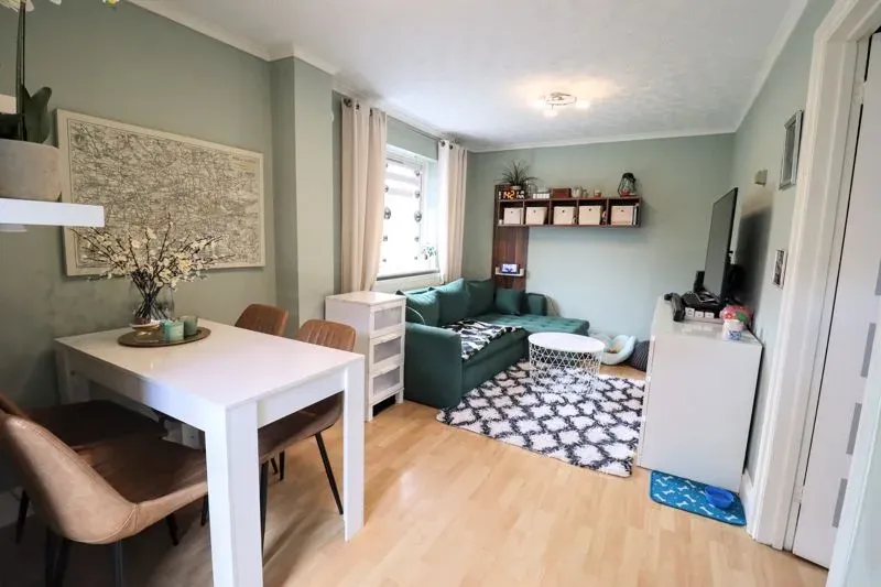 Kempton Gardens, Bletchley, Milton Keynes, Buckinghamshire, MK3 5NH, photo 2