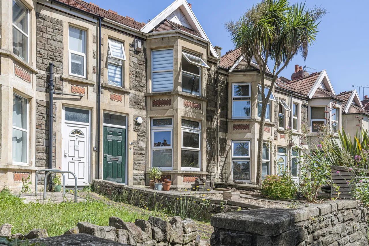 2 bed flat for sale — Ground Floor Flat, Grove Park, Brislington, Bristol, BS4 3LG