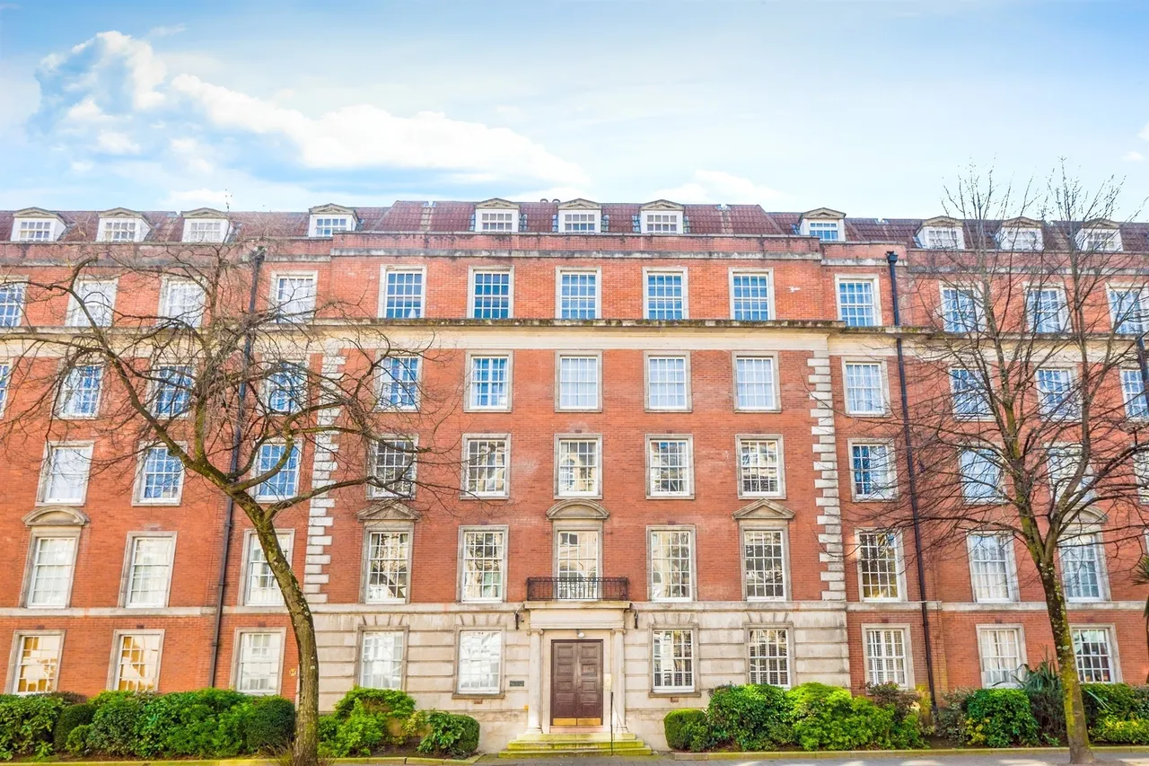 2 bed flat for sale — Westgate Street, Cardiff
