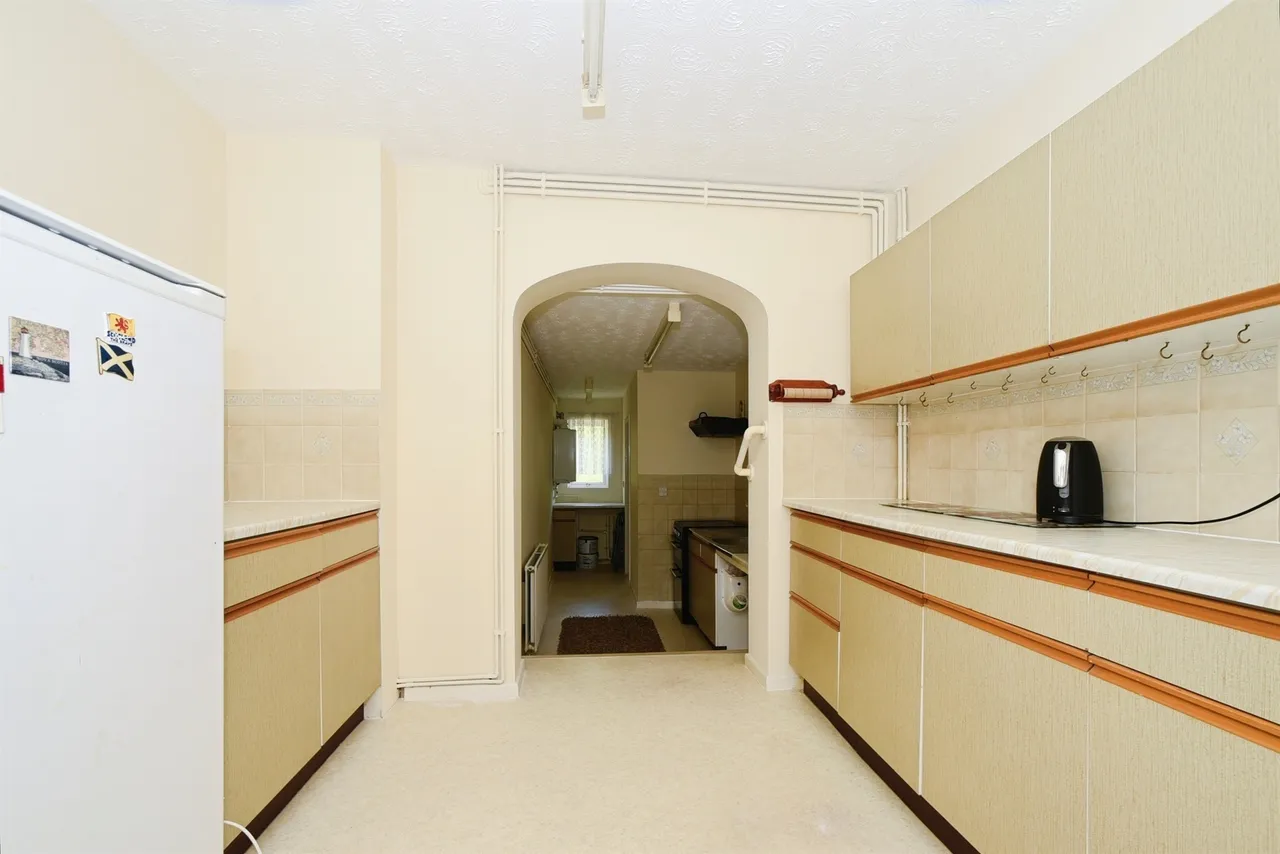 West View Crescent, Devizes, SN10, photo 7