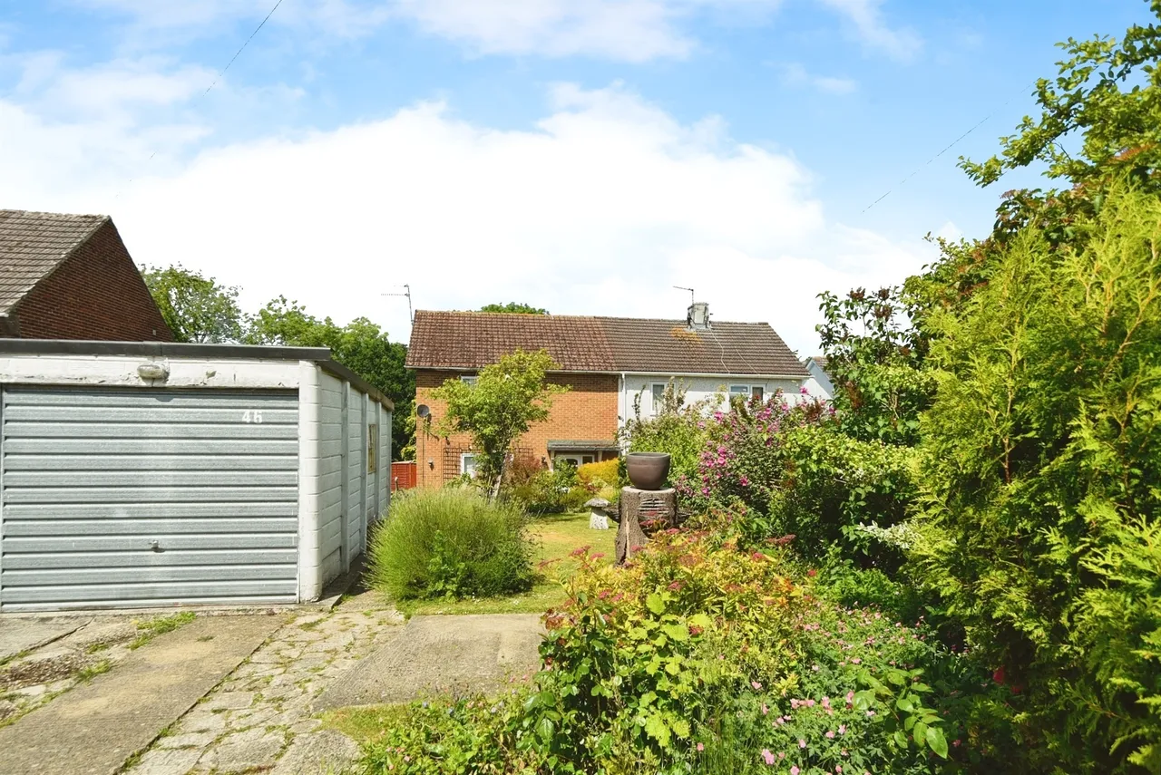 West View Crescent, Devizes, SN10, photo 14
