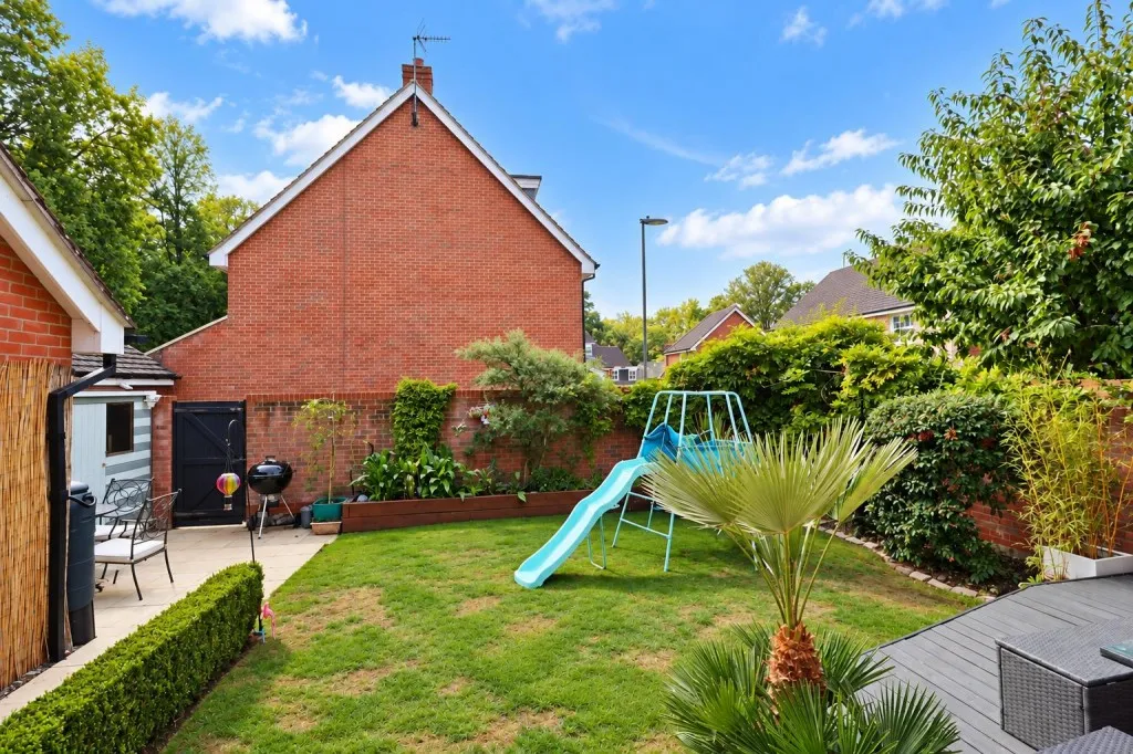 Nepal Gardens, Church Crookham, photo 16