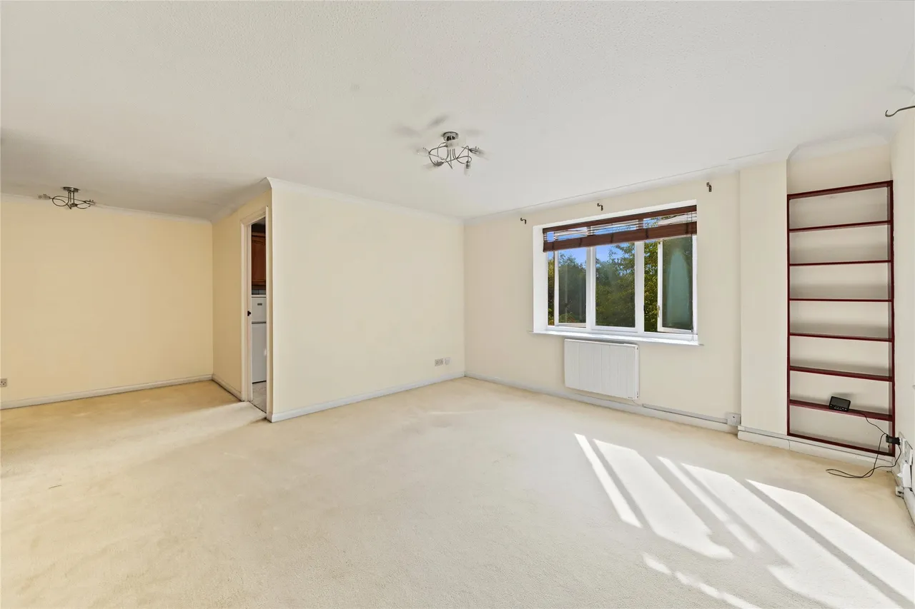 Rothesay Avenue, London, SW20, photo 6