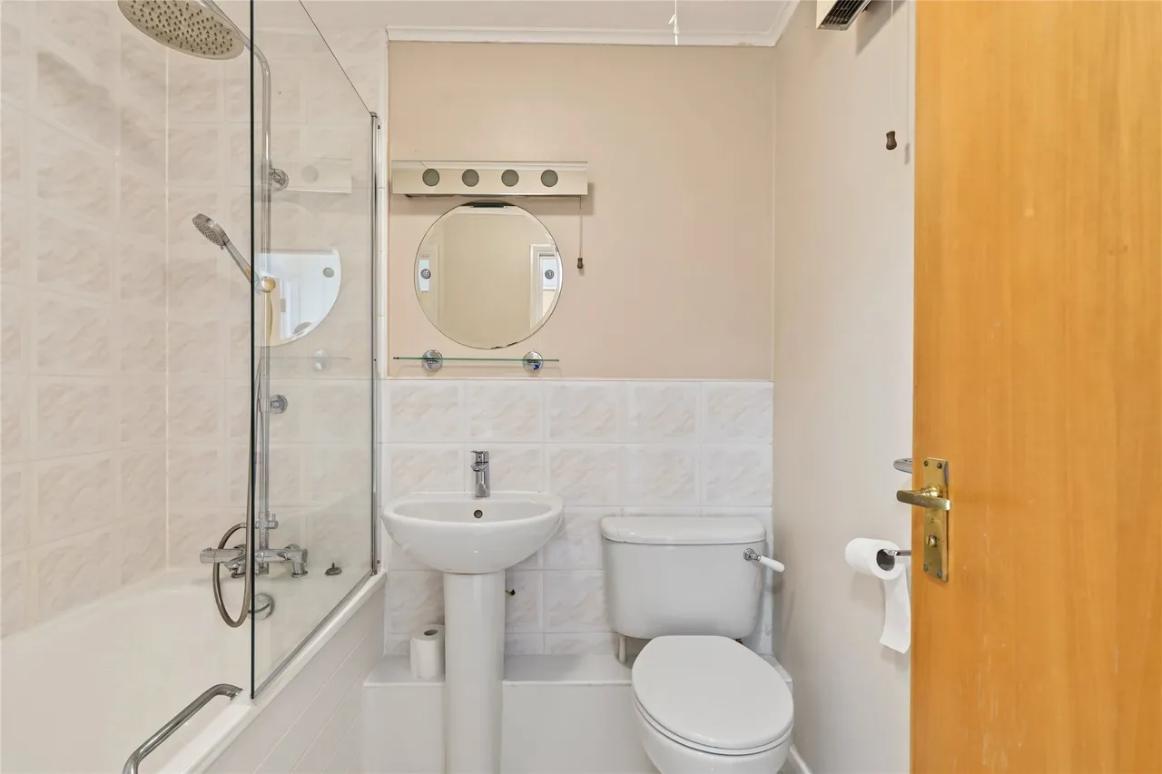 Rothesay Avenue, London, SW20, photo 8