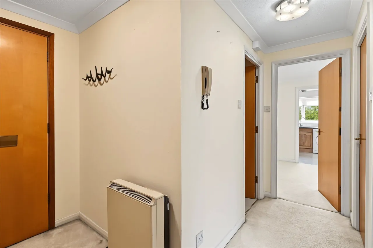 Rothesay Avenue, London, SW20, photo 9