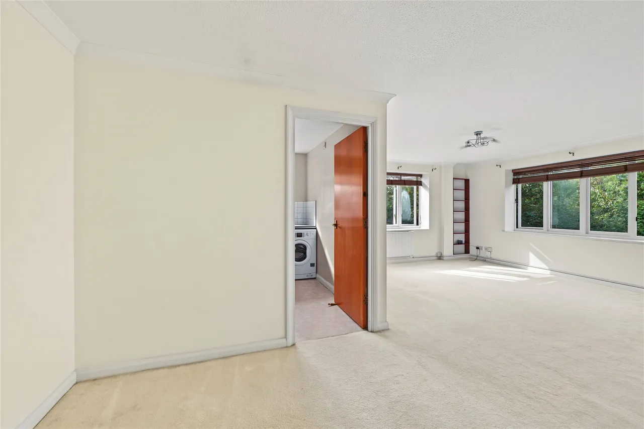 Rothesay Avenue, London, SW20, photo 4