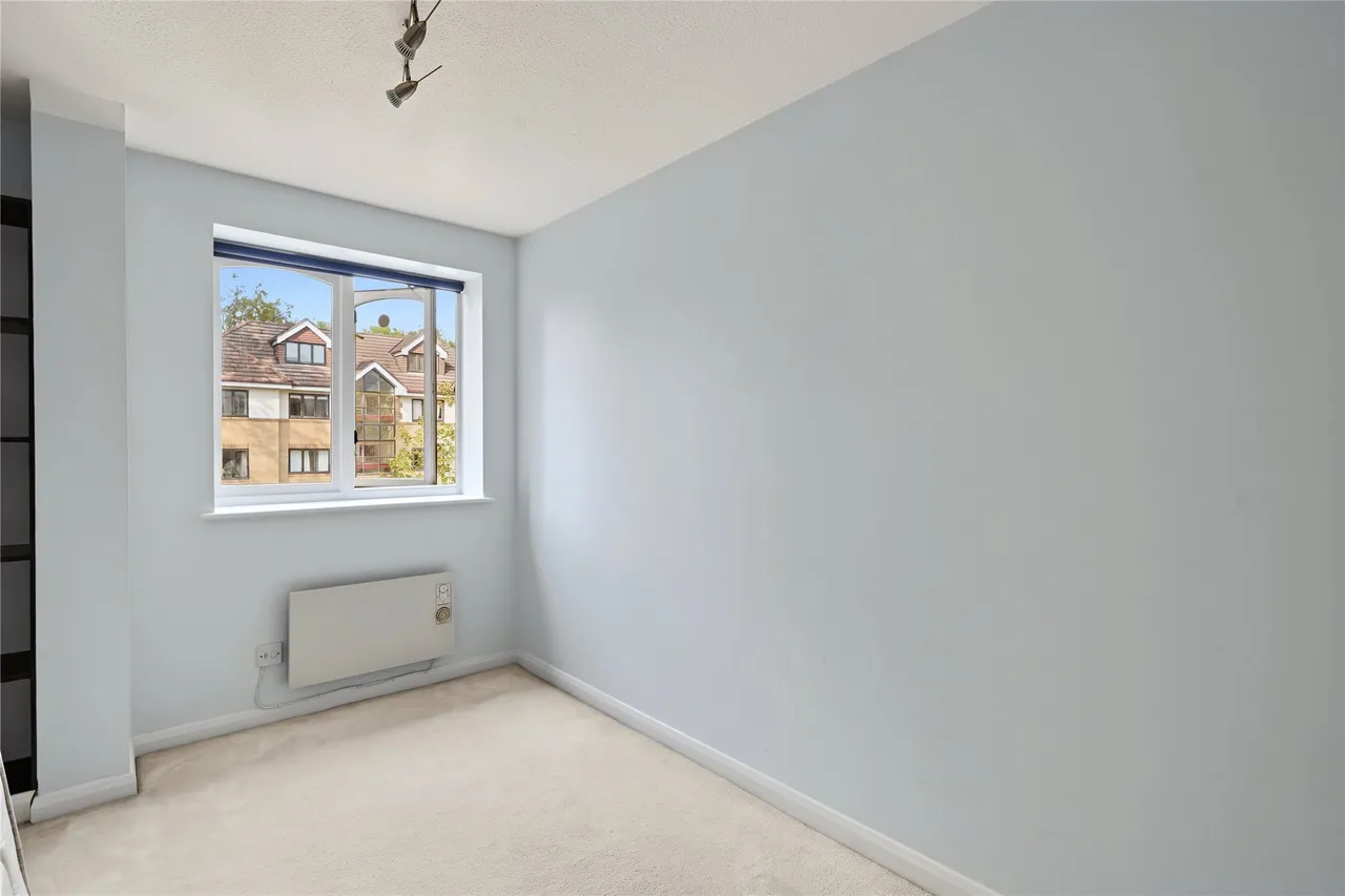 Rothesay Avenue, London, SW20, photo 10