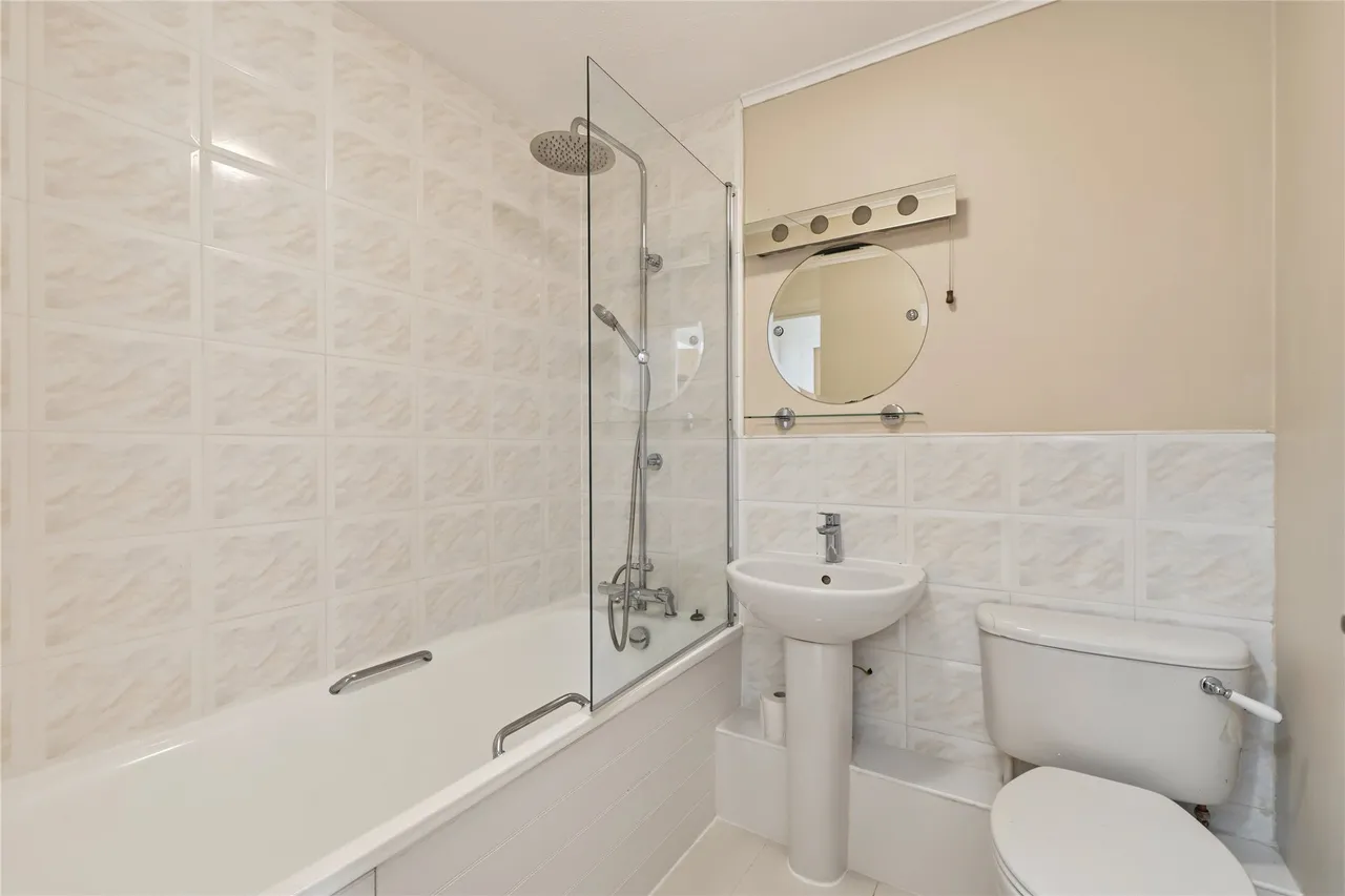 Rothesay Avenue, London, SW20, photo 11