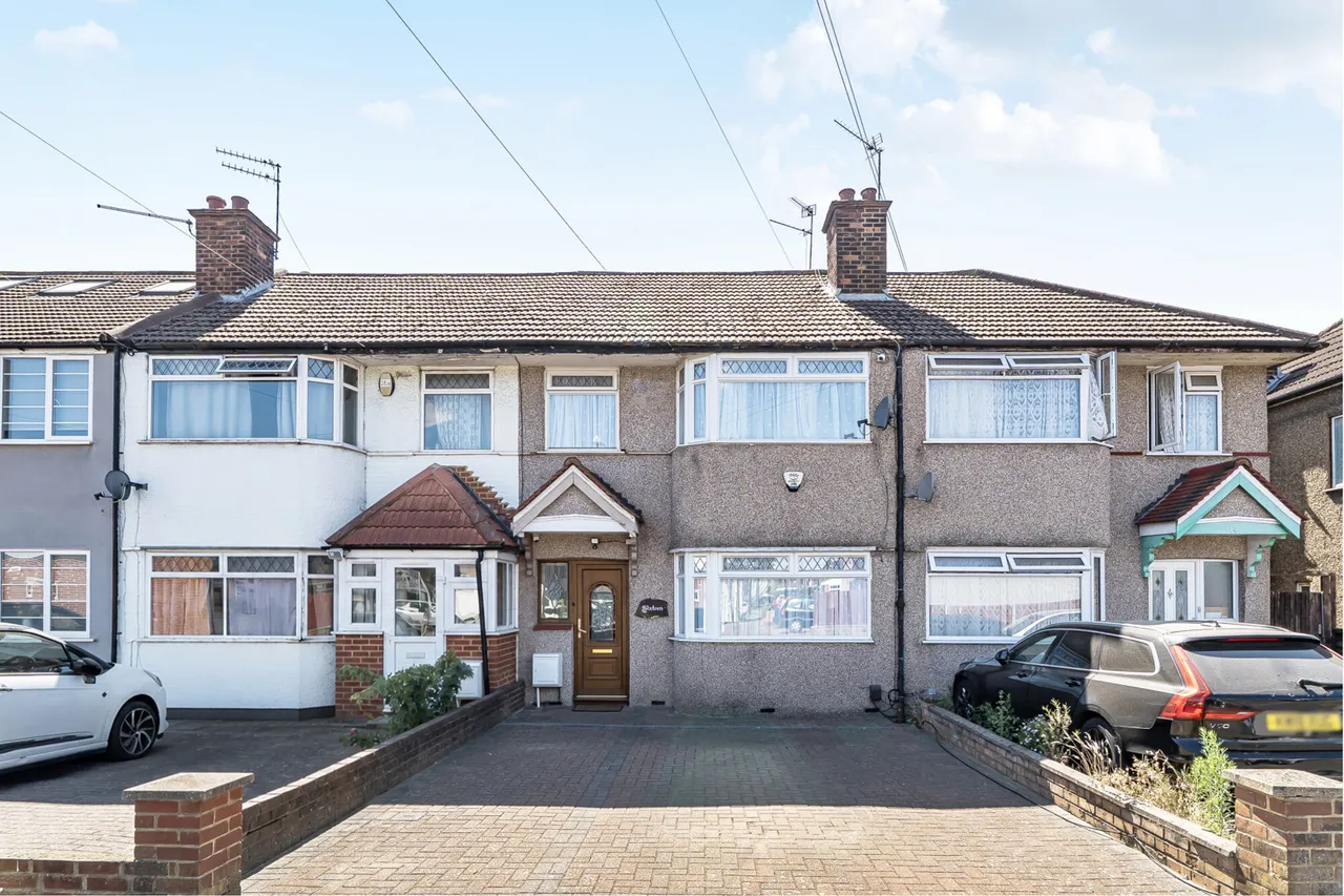3 bed house for sale, Thistledene Avenue, Harrow, HA2