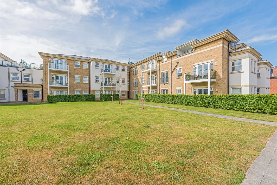 1 bed property to rent, Dyas Road, TW16
