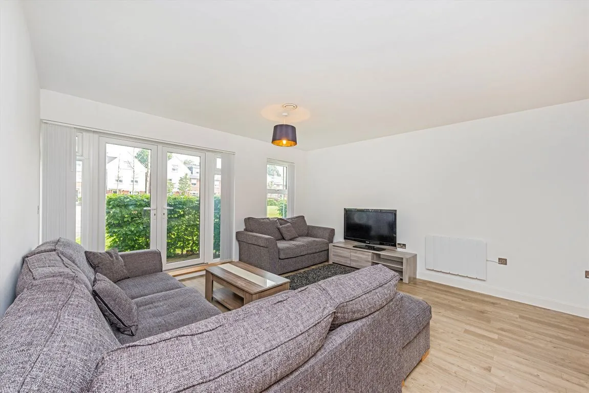 Dyas Road, TW16, photo 3